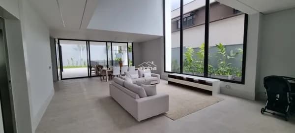 Casa de Condomínio em Barueri - Alphaville