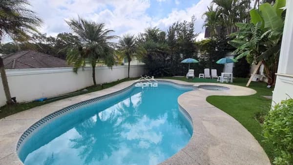 Casa de Condomínio em Santana de Parnaíba - Alphaville