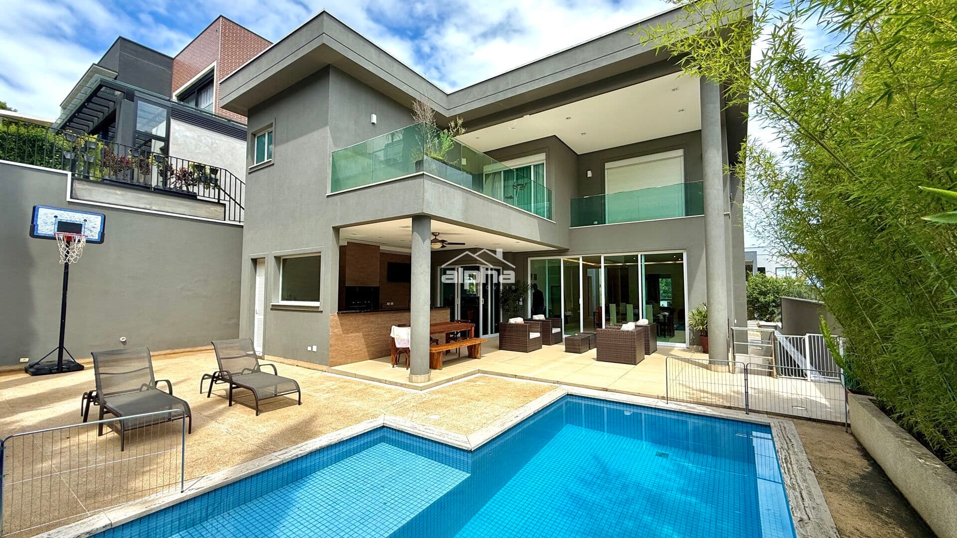 Tamboré 10 - linda casa, pronta para morar!
