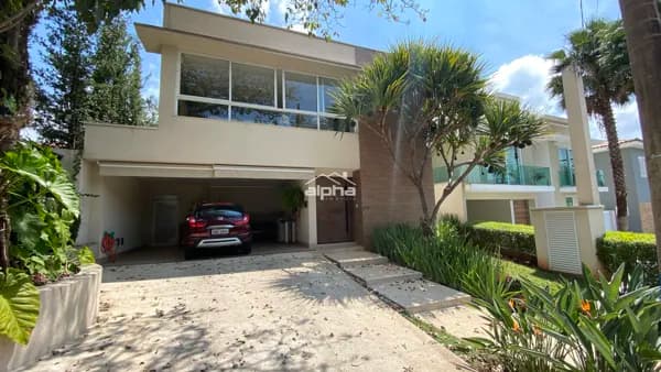 Linda casa, muito próxima ao centro de Alphaville!