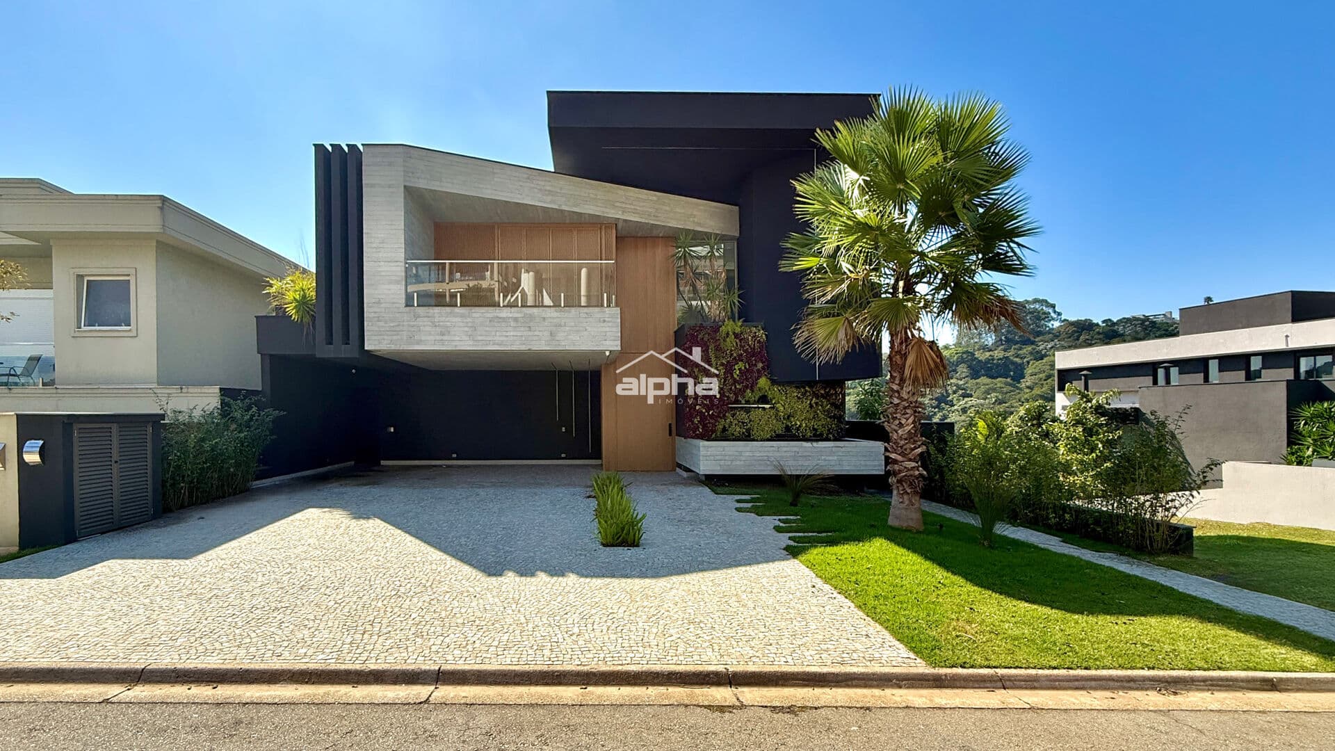 Maravilhosa casa com vista permanente para a mata - automatizada, mobiliada e decorada!