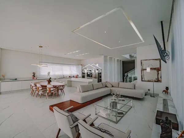 Casa de Condomínio em Santana de Parnaíba - Alphaville