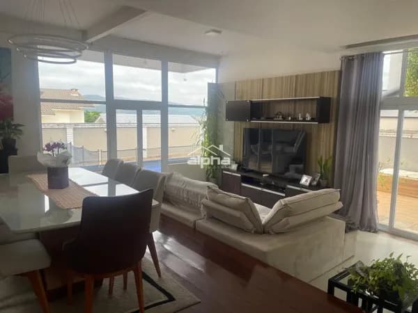 Casa de Condomínio em Santana de Parnaíba - Alphaville