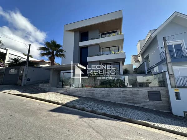 Casa Alto Padrão com 3 dormitórios (3 suítes) à venda, 373,80 m² no bairro dos Estados em Timbó/SC