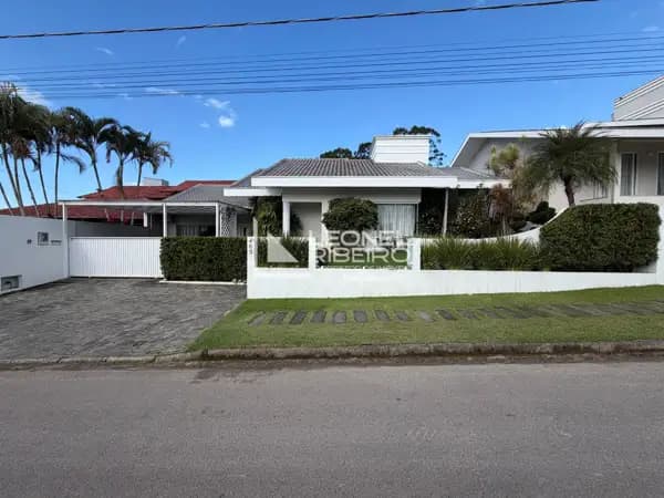 Casa com 3 dormitórios (2 suítes) à venda, 289,71 m² no bairro Das Capitais em Timbó/SC