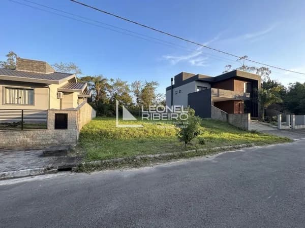 Terreno com 450 m², à venda no bairro Das Capitais em Timbó-SC