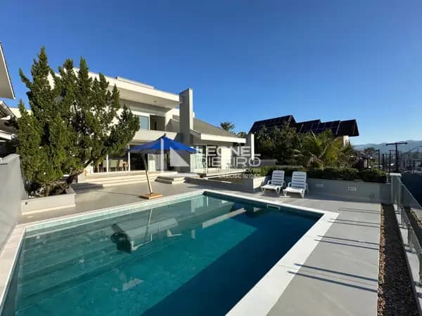 Casa Alto Padrão com 3 dormitórios (1 suíte) à venda, 264,58 m² no bairro das Nações em Timbó/SC