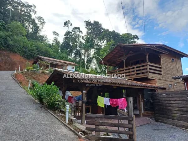 Casa à venda no bairro Primeiro de Maio em Brusque/SC
