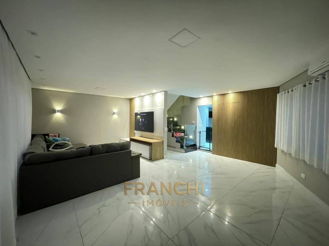 VILA CARRÃO | SOBRADO COM PISCINA AQUECIDA E 250M²
