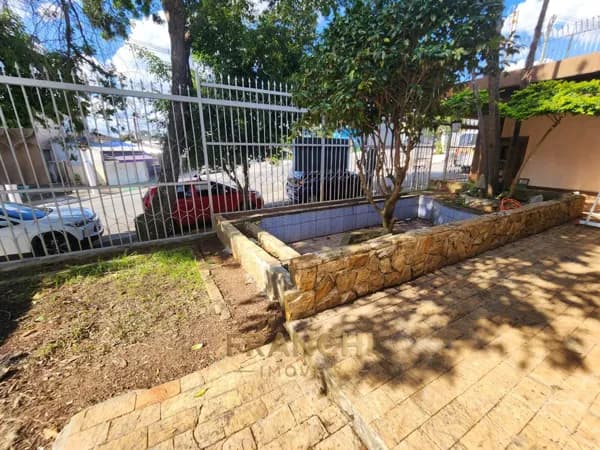 Casa Térrea em Terreno de 530 m² | Amplo Espaço e Potencial Residencial ou Comercial