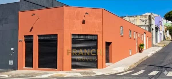 Salão Comercial TODO REFORMADO com 2 frentes.