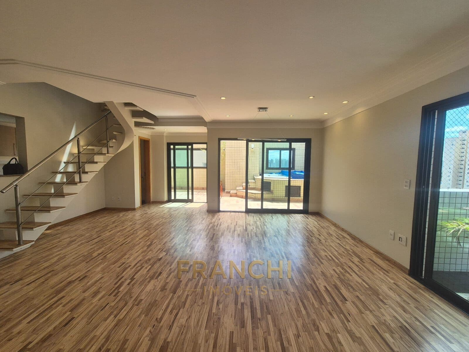 COBERTURA DUPLEX NO TATUAPÉ | 200M², JACUZZI E 4 VAGAS