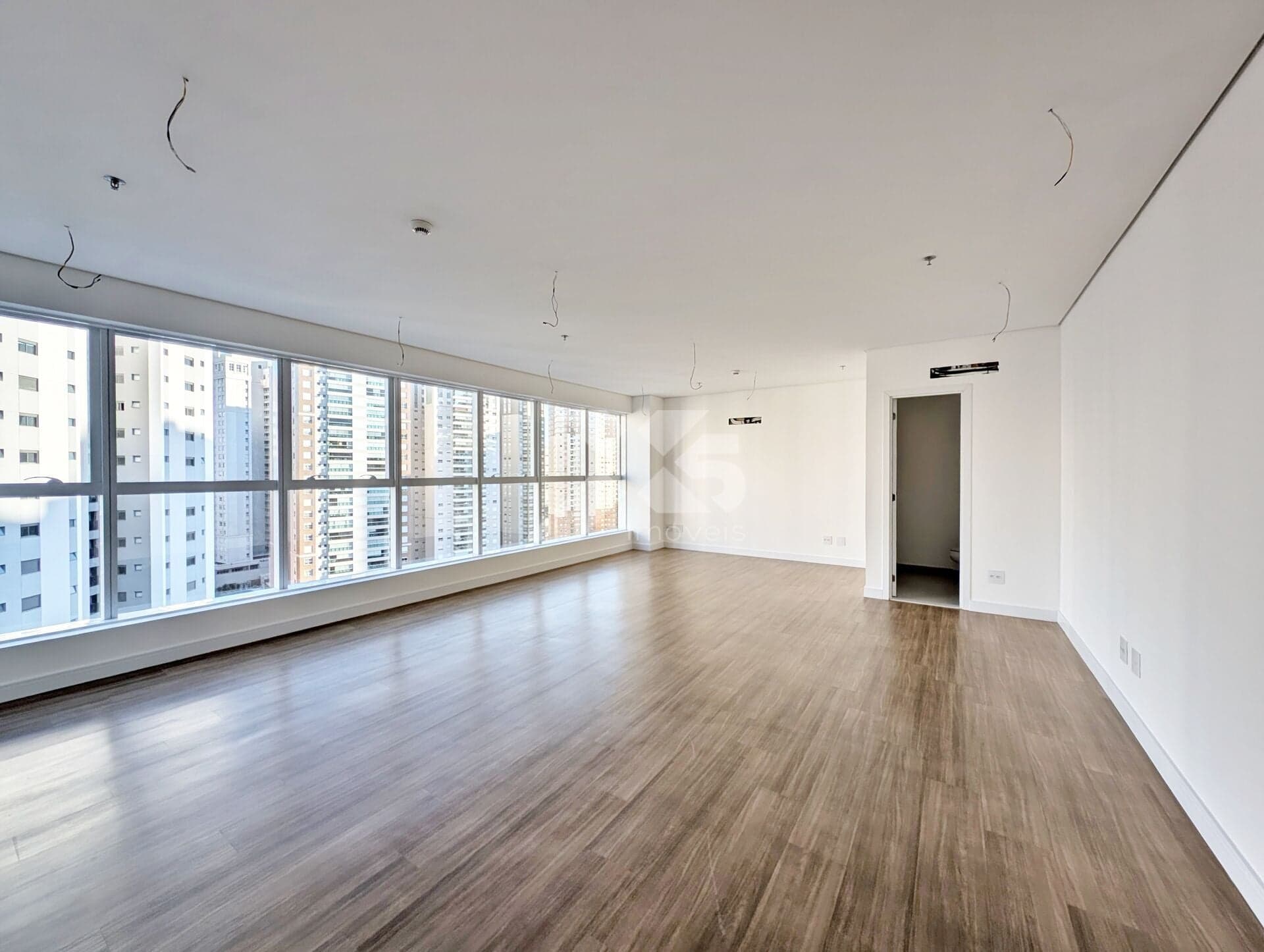 Sala comercial para locação no Edif. Quartier 500, Gleba Palhano em Londrina