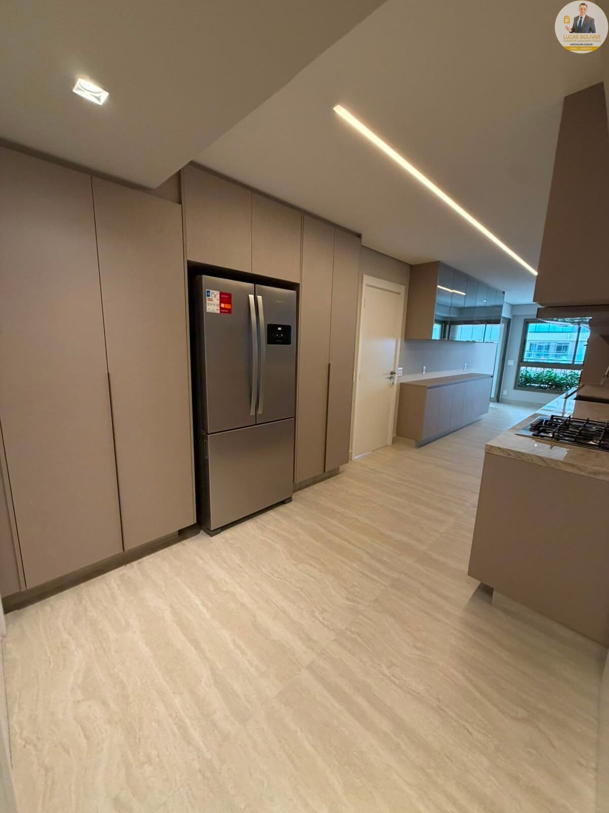 CYRELA MOEMA by YOO | Apartamento 273m² - 3 ou 4 Suítes | Decoração Entregue | 4 Vagas | Lazer Completo incluindo Quadra de Tênis - Piscina Coberta e Sauna. No bairro de Indianópolis, São Paulo/SP.