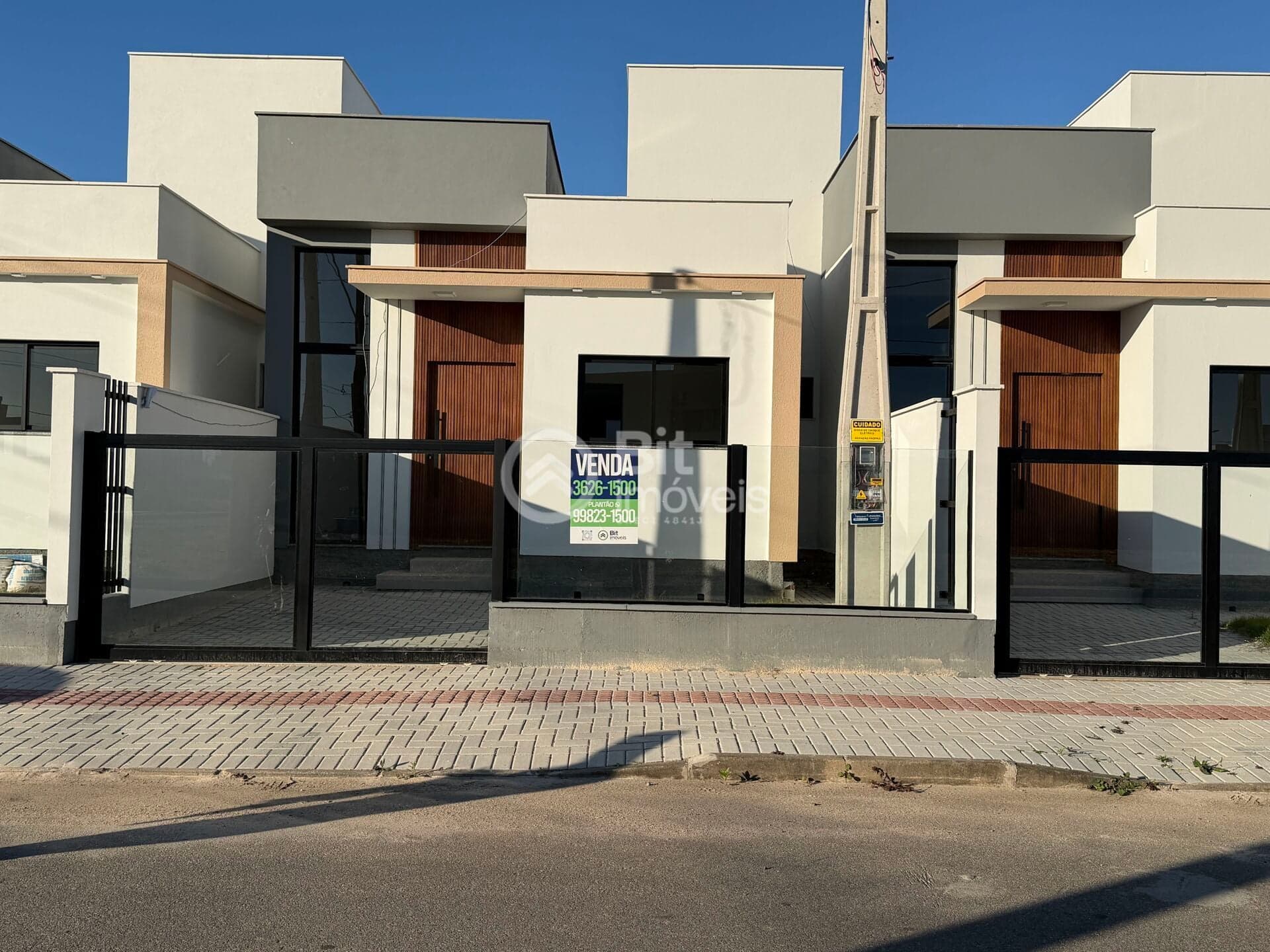 CASA EM LOTEAMENTO COM DOIS DORMITÓRIOS
