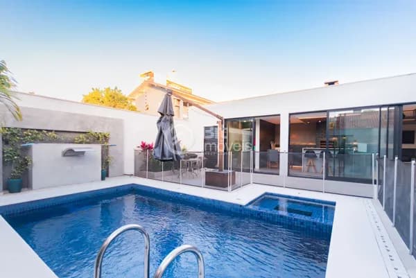 CASA ALTO PADRÃO COM PISCINA - CENTRO
