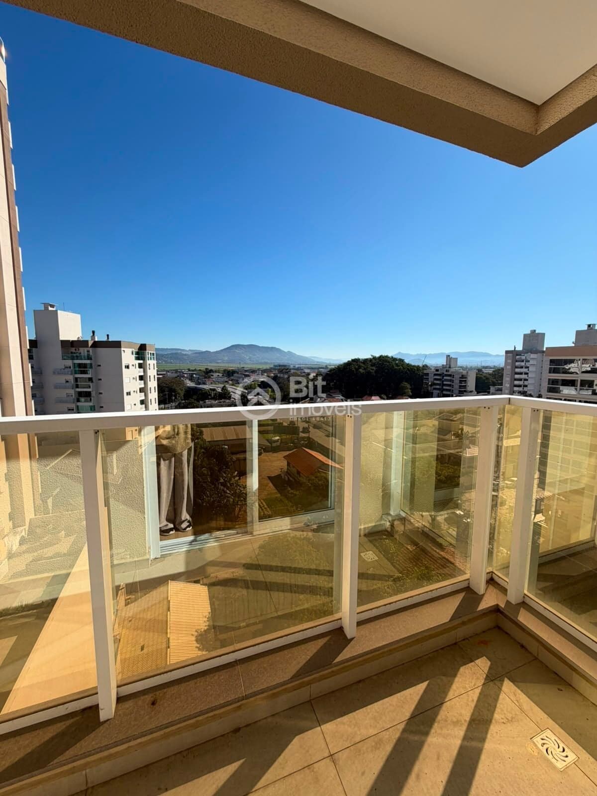 APARTAMENTO AO LADO DO FAROL SHOPPING
