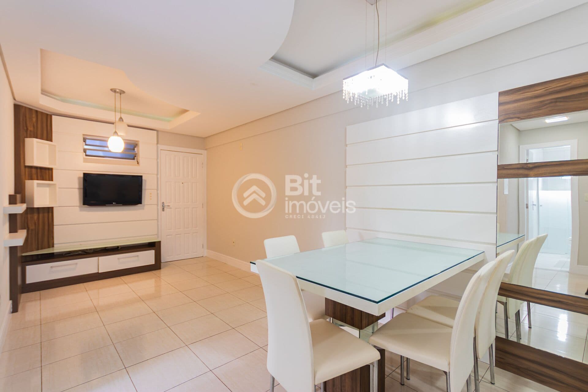 APARTAMENTO TODO MOBILIADO COM DOIS DORMITÓRIOS