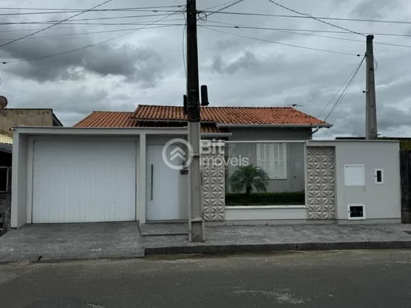 CASA MOBÍLIADA EM CAPIVARI DE BAIXO