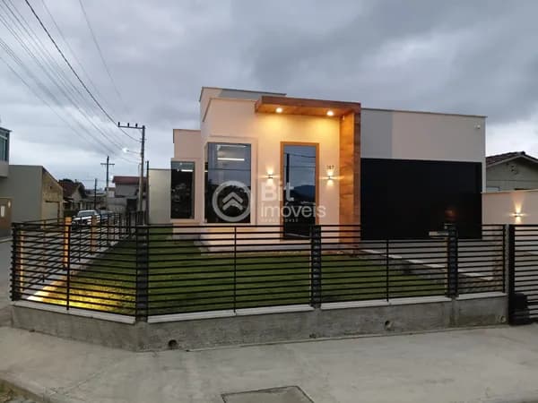CASA COM ESCRITÓRIO NO BAIRRO SÃO MARTINHO