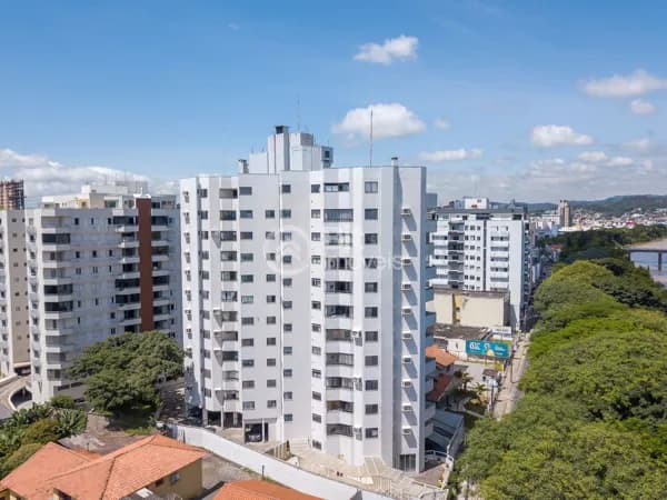 APARTAMENTO COM TRÊS DORMITÓRIOS