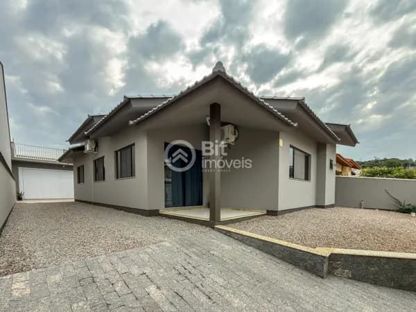 CASA NO BAIRRO MONTE CASTELO