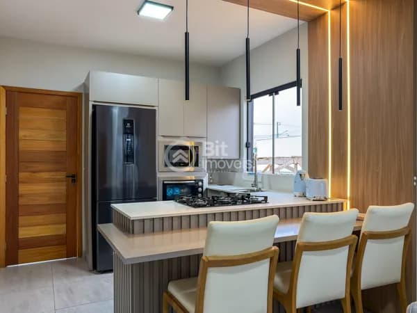 CASA COM UM DORMITÓRIO