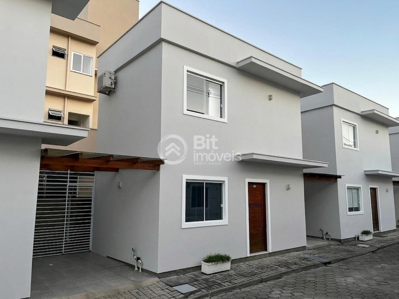 CASA NO BAIRRO SÃO JOÃO MARGEM A ESQUERDA