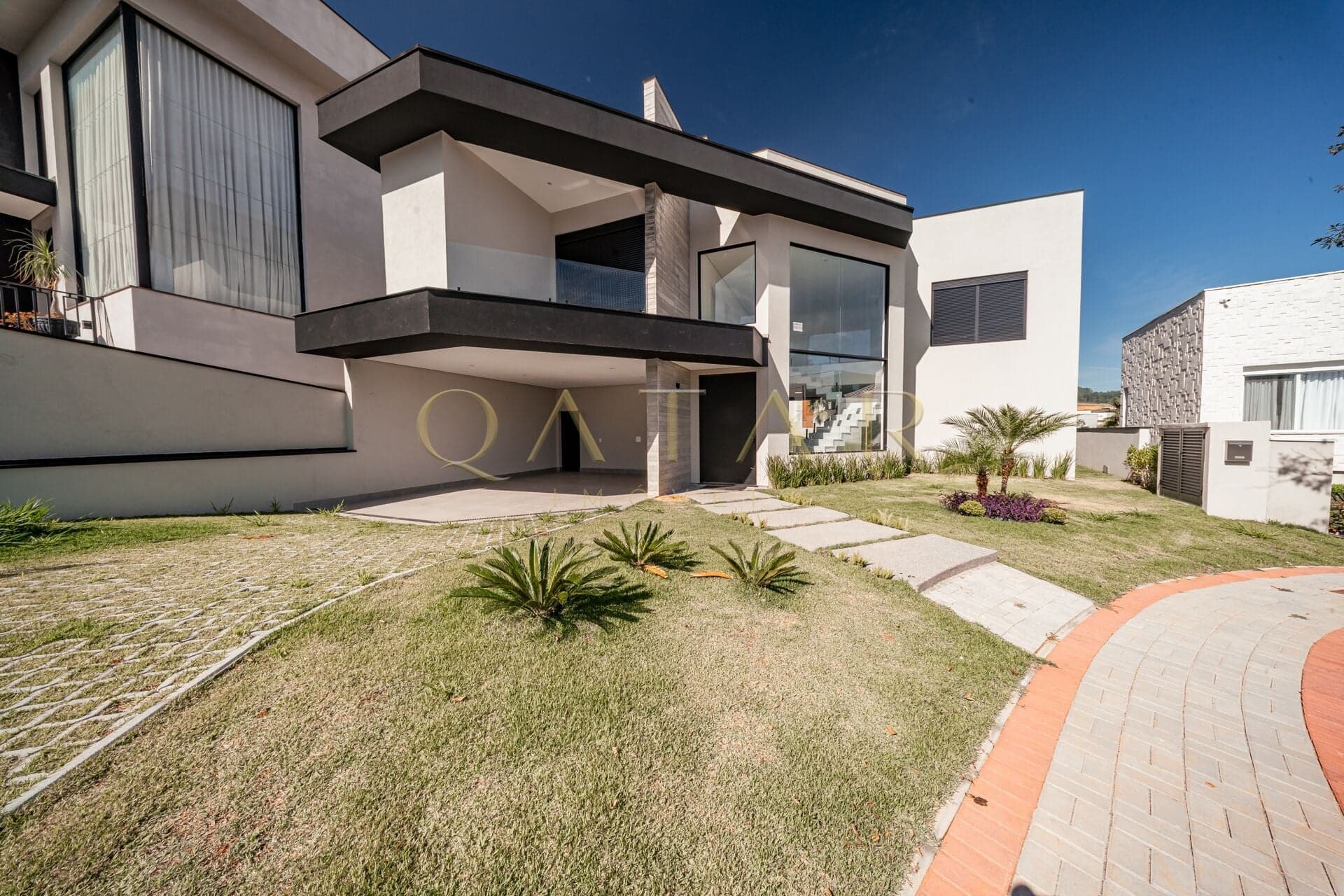 Itahyê - Casa à venda com 350 m² | 4 suítes
