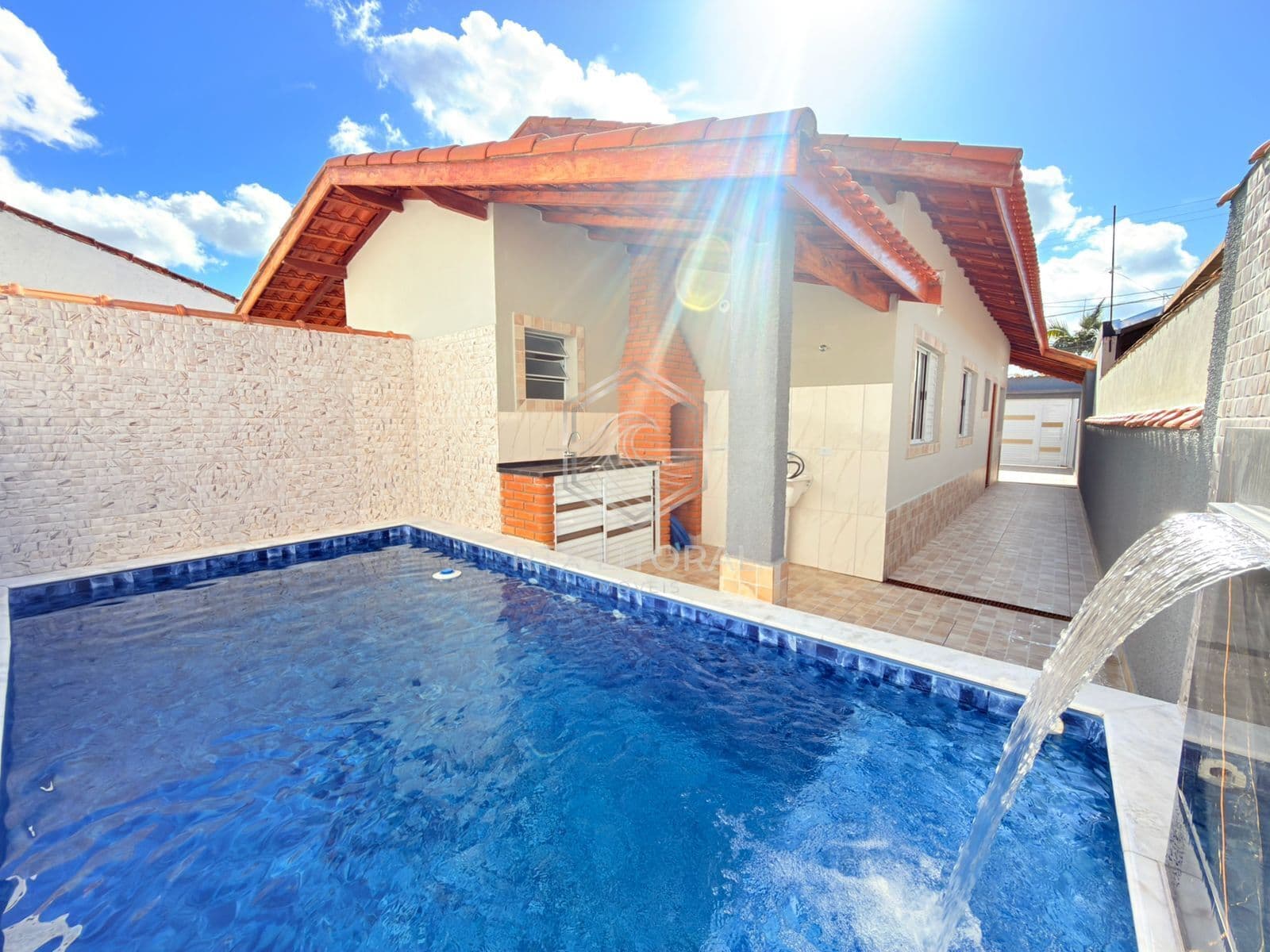 CASA GEMINADA COM PISCINA NO SAVOY EM ITANHAÉM