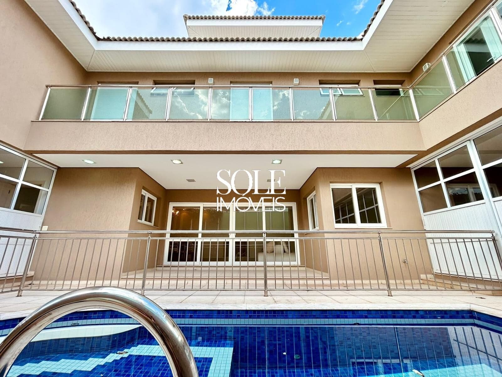 Casa em Condomínio de Alto Padrão à Venda em Jundiaí | 4 Suítes, Piscina, Sauna e Espaço Gourmet