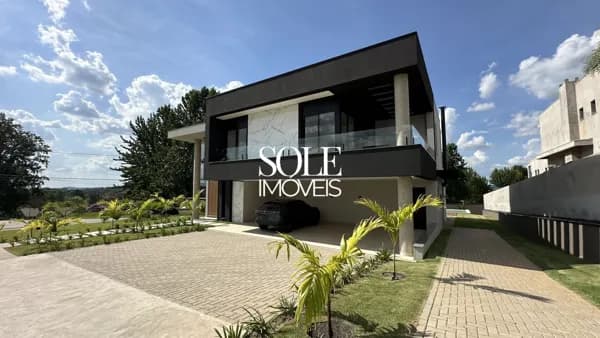 Casa Moderna, Porteira Fechada com Piscina de Borda Infinita em Jundiaí