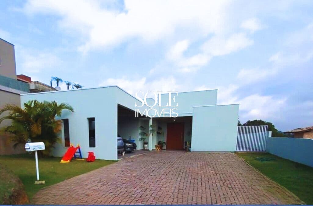 Casa Térrea em Condomínio Fechado com Piscina e 3 Suítes - Capital Ville