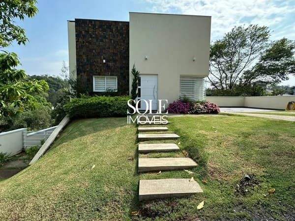 Casa em Condomínio no Capital Ville – 3 Dormitórios, Lareira e Vista para a Mata em Jundiaí/SP
