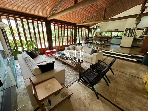 Casa com Arquitetura Integrada à Natureza na Serra do Japi no Capital Ville em Jundiaí