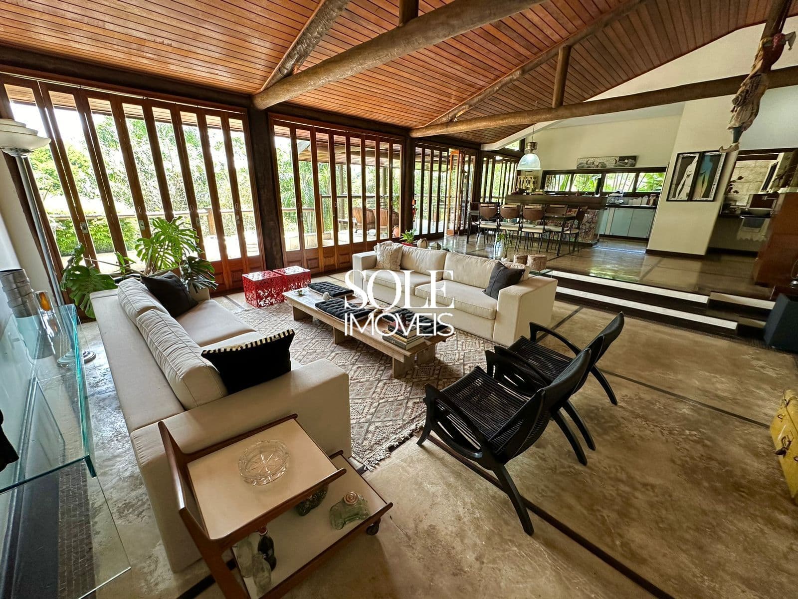 Casa com Arquitetura Integrada à Natureza na Serra do Japi no Capital Ville em Jundiaí