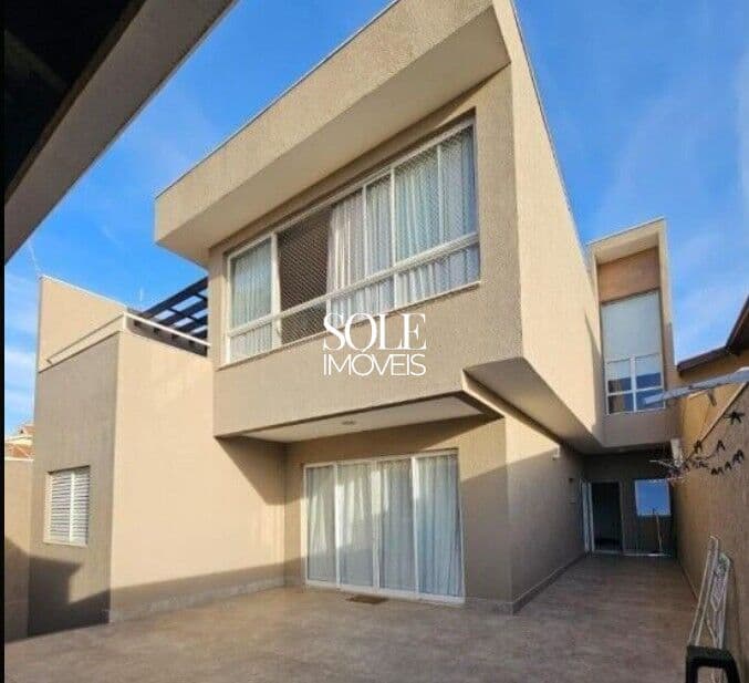 Casa à venda no Quinta das Videiras com 390 m² de construção e área gourmet completa