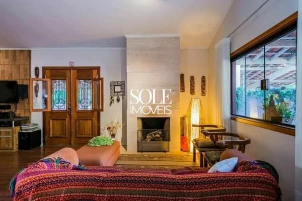 Casa Térrea com 3 Suítes, Área Gourmet e Piscina em Condomínio Estilo Chácaras