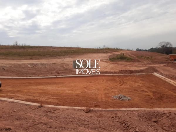 Terreno no Condomínio Tamboré Jundiaí com 1.506 m²