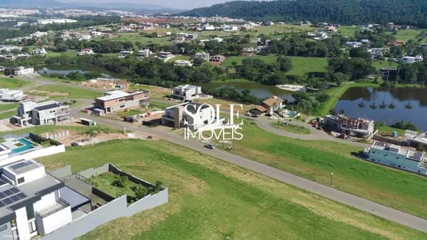 Terreno no Fazenda Serra Azul II à venda com 800 m² – vista para o lago e área verde