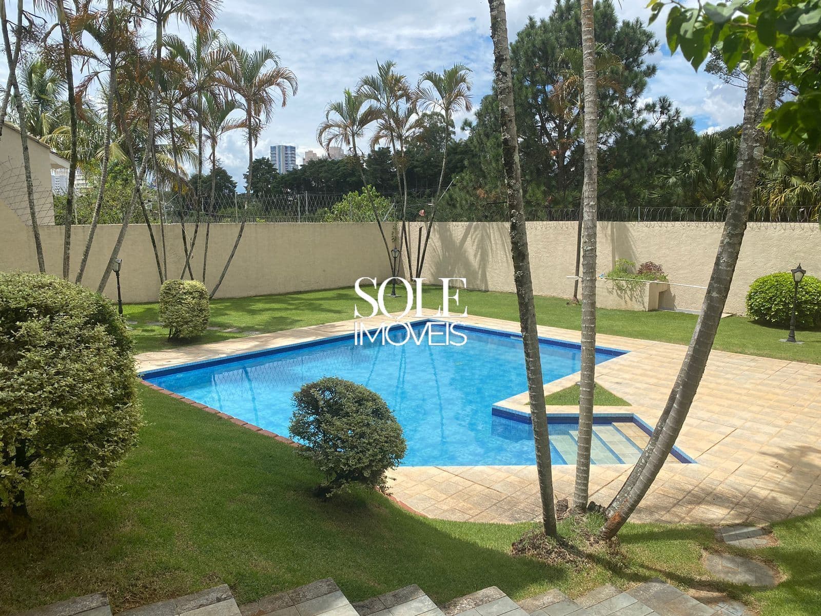 Casa com 569m², 3 suítes e ampla garagem no Jardim Novo Mundo, Jundiaí