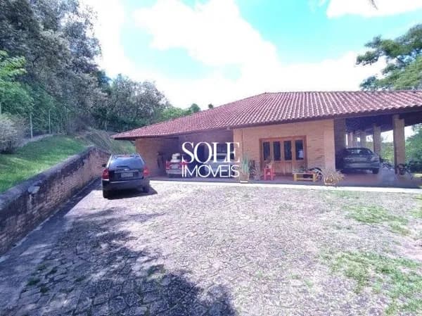 Chácara com casa e bosque privativo em Jundiaí