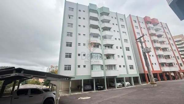 Apartamento semi mobiliado à venda no Cabral | 3 quartos, suíte e vaga coberta