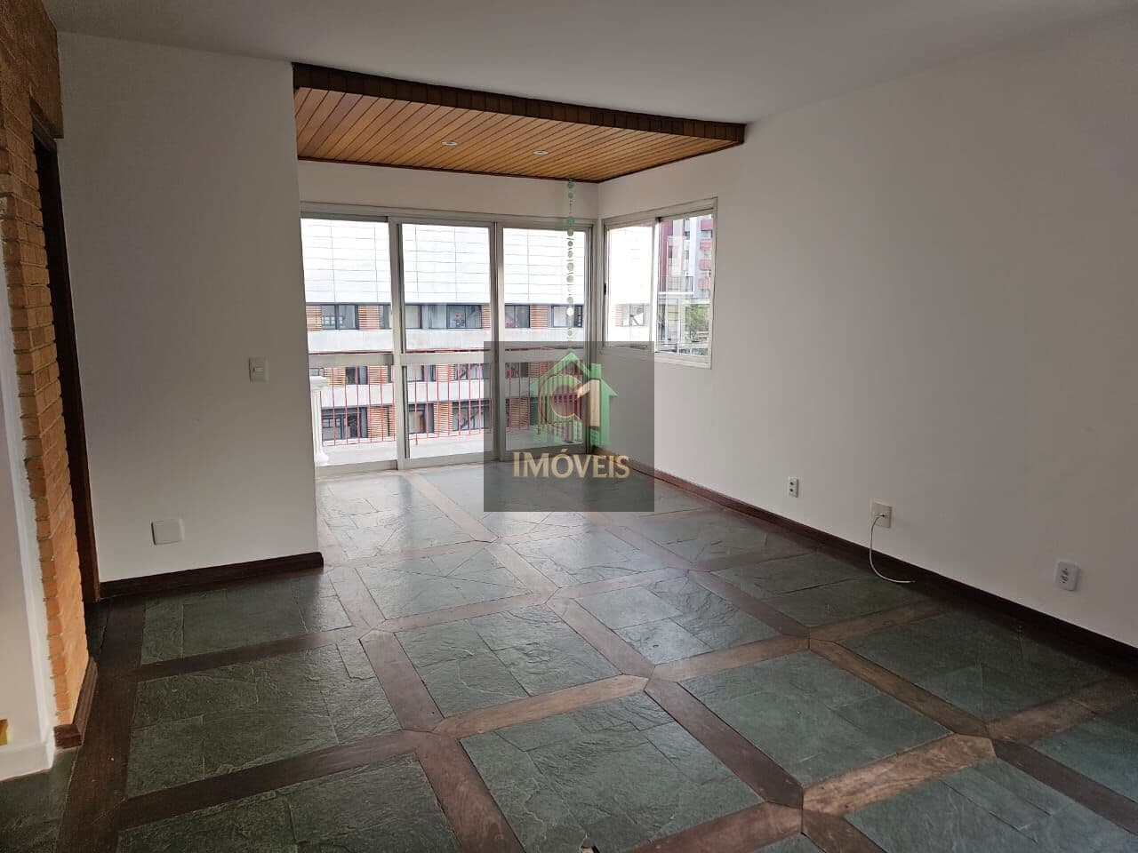 Apartamento Ensolarado e Espaçoso 80 m² na Vila Madalena – 1 Vaga