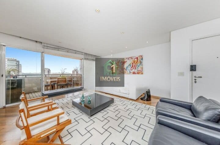Apartamento no bairro Pinheiros com 162m² área privativa/útil, 3 dormitório(s), 3 suíte(s), 2 vaga(s), 2 banheiro(s), terraço, ar condicionado, reformado