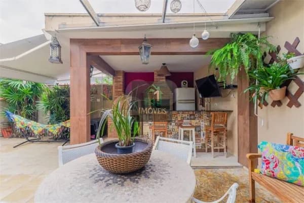 Casa com 3 Quartos e 5 banheiros à Venda, 255 m