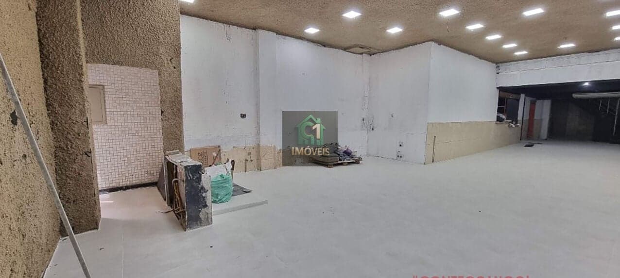 Loja Comercial/ 100m² distribuídos em dois pavimentos.