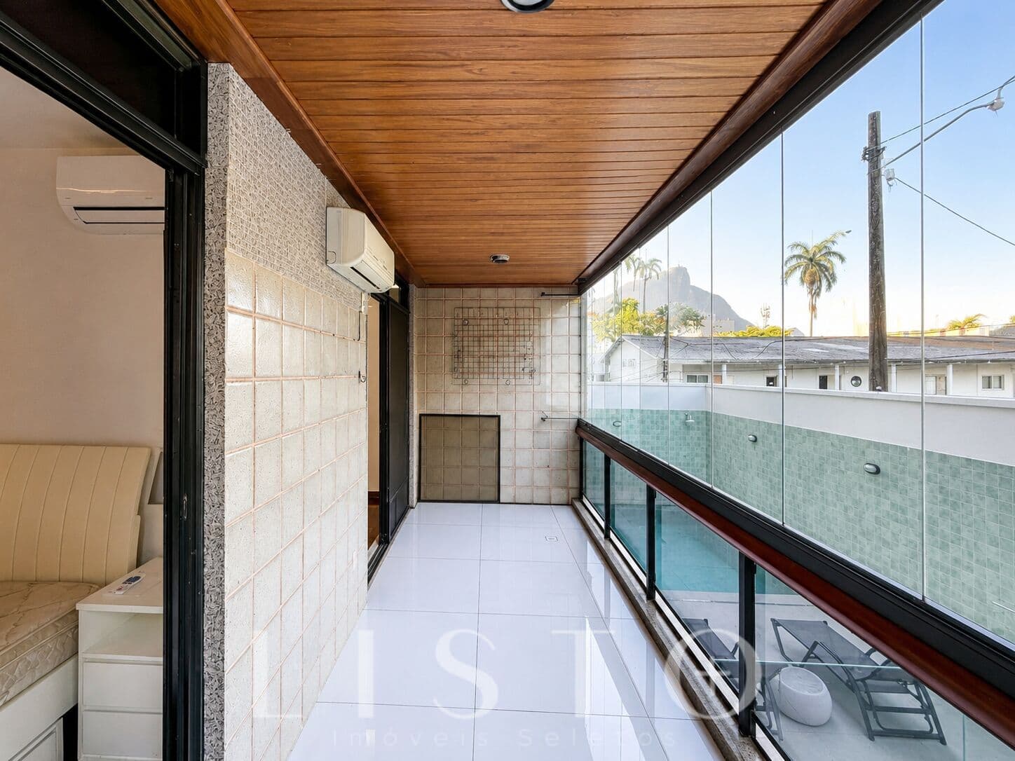Apartamento à venda no Leblon | 82m² | 2 Quartos (1 Suíte) | Varanda | Lazer Completo
