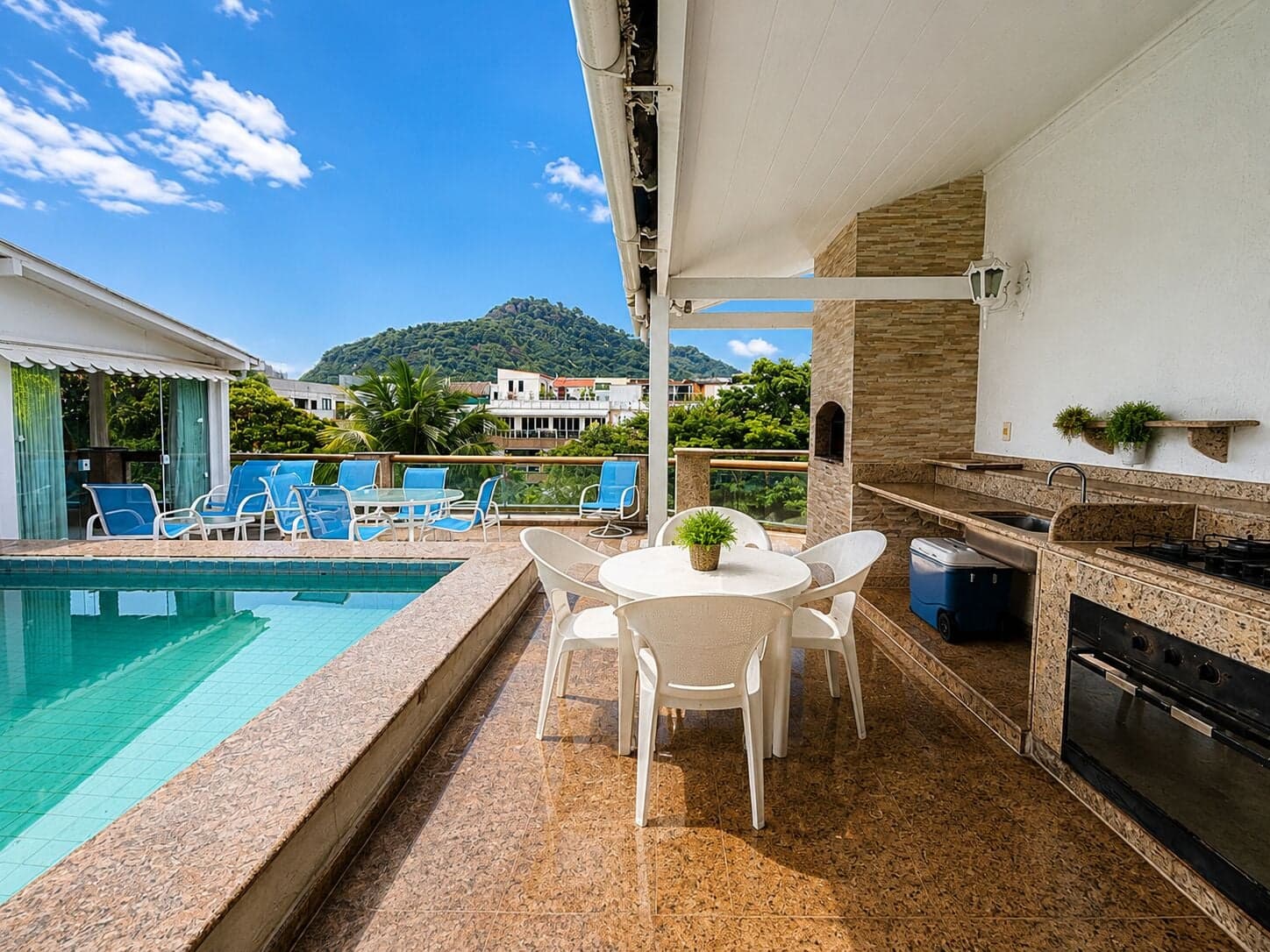 Cobertura Duplex à Venda no Jardim Oceânico | 323 m² | 4 Suítes | Piscina | Vista Pedra da Gávea | 4 Vagas