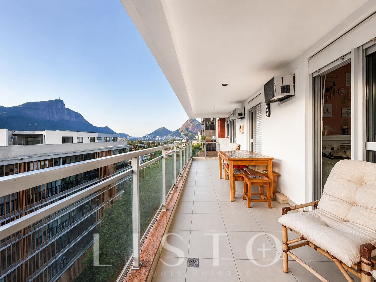COBERTURA À VENDA NO LEBLON - PISCINA E VISTA PANORÂMICA: CRISTO, LAGOA E DOIS IRMÃOS • 239m² • 2 VAGAS • 3 QUARTOS (1S) NO MESMO ANDAR
